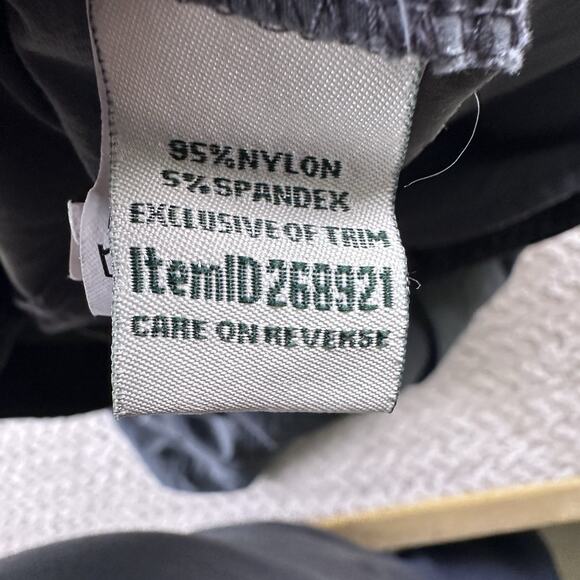 L.L. BEAN Mid Rise Stretch Flat Front Grey Hiking Cargo Shorts Women's Size 16 R - Picture 11 of 11